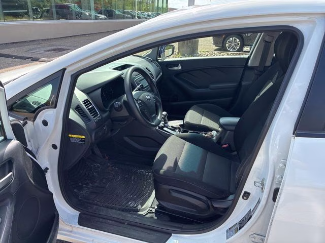 2018 White Kia Forte LX FWD Sedan