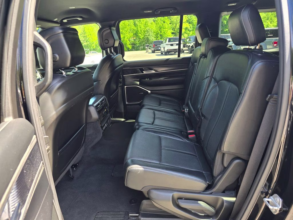 2024 Diamond Black Crystal Pearlcoat Jeep Wagoneer Series II 4X4 SUV