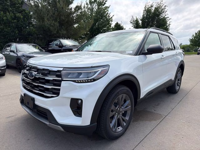 2026 Star White Metallic Tri-Coat Ford Explorer Active 4X4 SUV