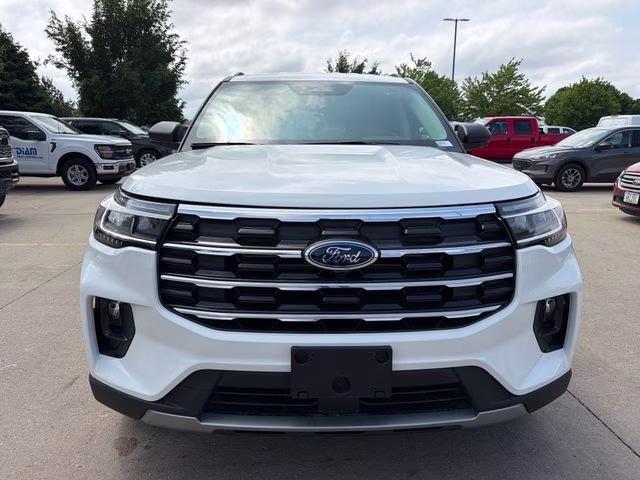 2026 Star White Metallic Tri-Coat Ford Explorer Active 4X4 SUV