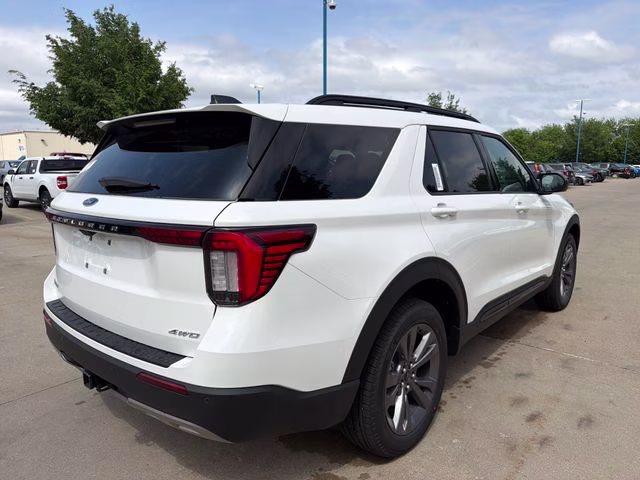 2026 Star White Metallic Tri-Coat Ford Explorer Active 4X4 SUV