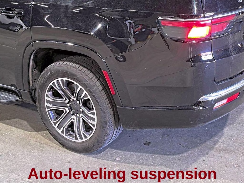 2024 Diamond Black Crystal Pearlcoat Jeep Wagoneer Series II 4X4 SUV