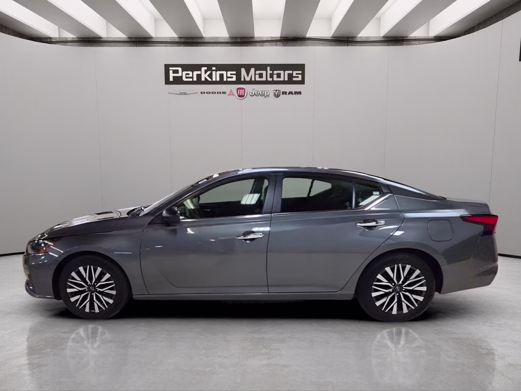 2025 Gun Metallic Nissan Altima 2.5 SV FWD Sedan