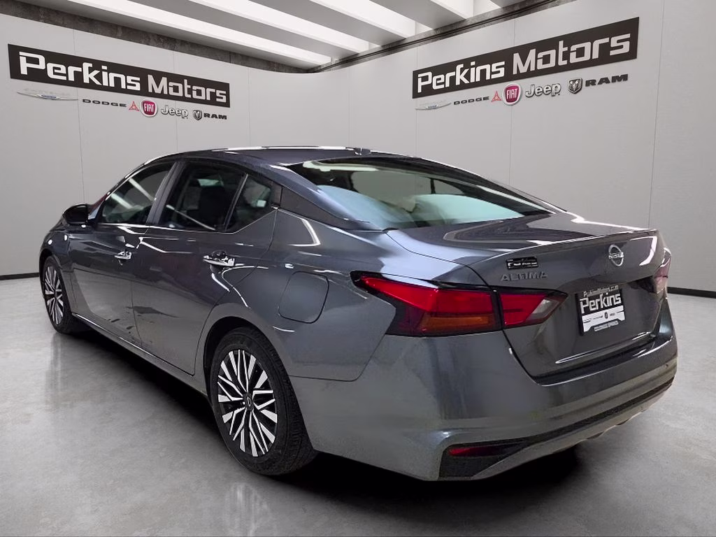 2025 Gun Metallic Nissan Altima 2.5 SV FWD Sedan