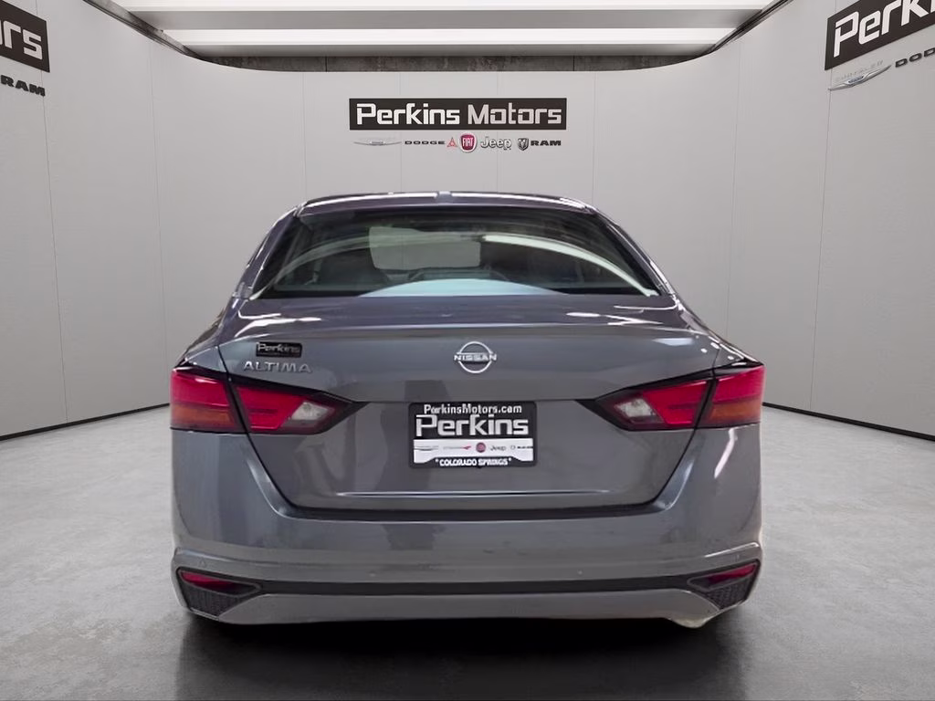 2025 Gun Metallic Nissan Altima 2.5 SV FWD Sedan