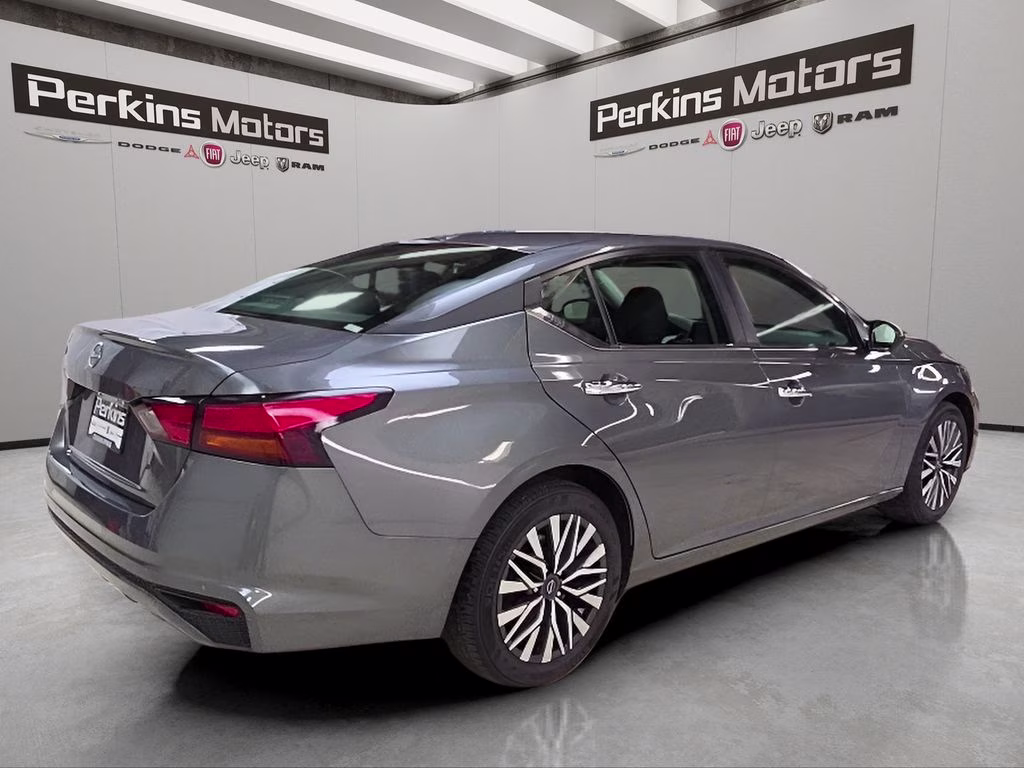 2025 Gun Metallic Nissan Altima 2.5 SV FWD Sedan
