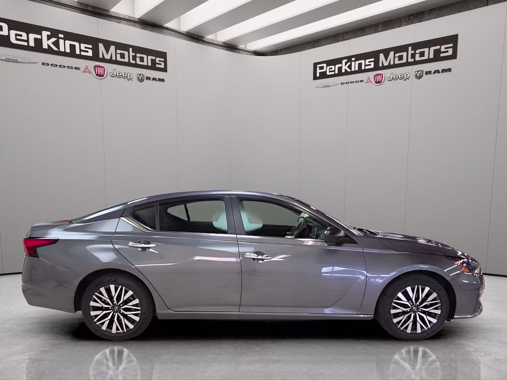 2025 Gun Metallic Nissan Altima 2.5 SV FWD Sedan