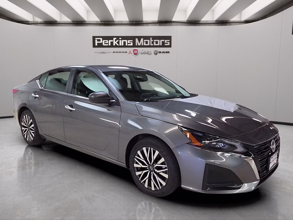 2025 Gun Metallic Nissan Altima 2.5 SV FWD Sedan