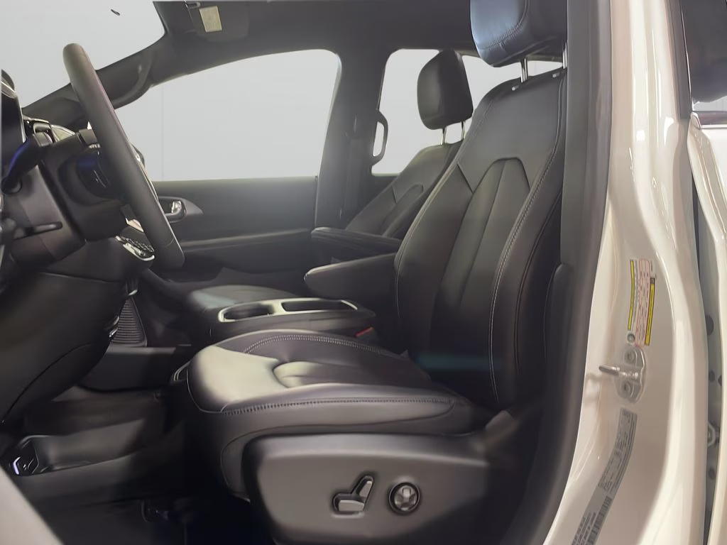 2026 Bright White Clearcoat Chrysler Voyager LX FWD Van
