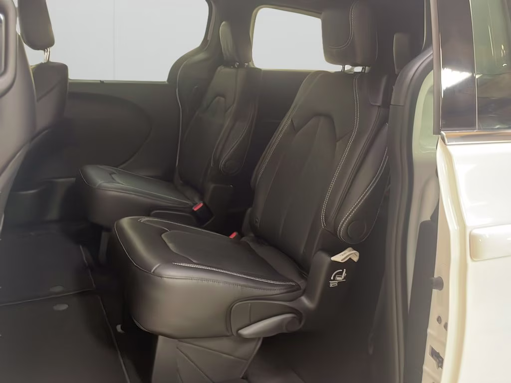 2026 Bright White Clearcoat Chrysler Voyager LX FWD Van