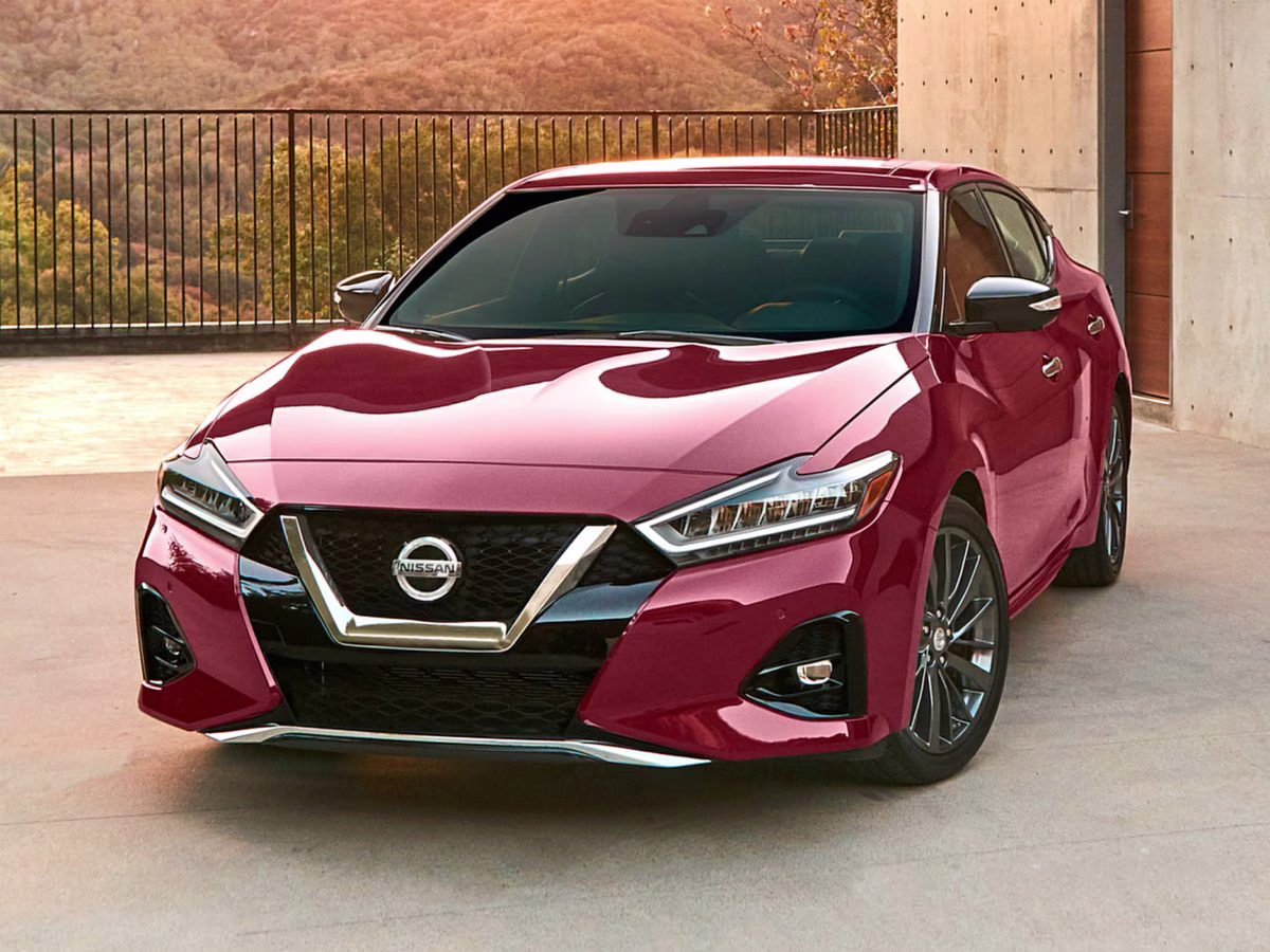 2023 Pearl White Tricoat Nissan Maxima Platinum FWD Sedan