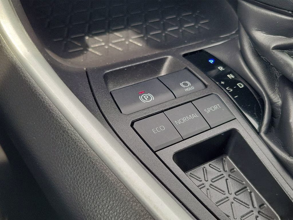 2024 Ice Toyota RAV4 XLE FWD SUV