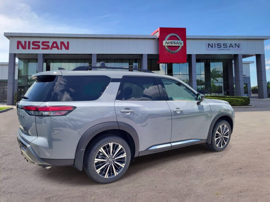 2026 Boulder Gray Pearl Nissan Pathfinder Platinum FWD SUV