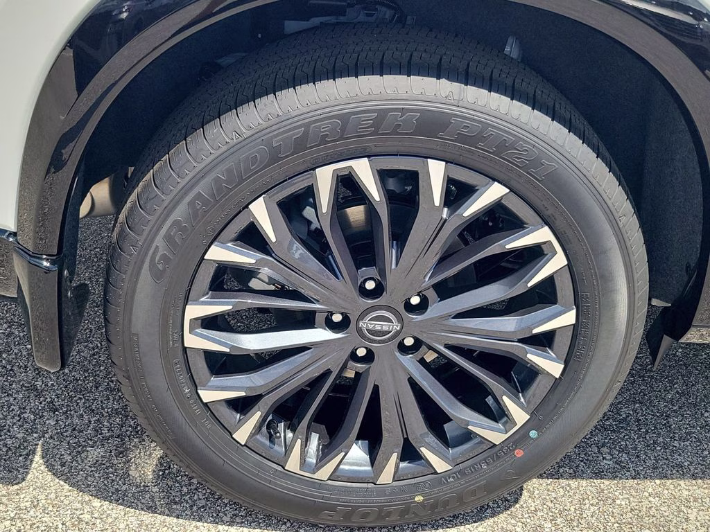 2026 Everest White Pearl/Super Black Nissan Rogue Platinum AWD SUV