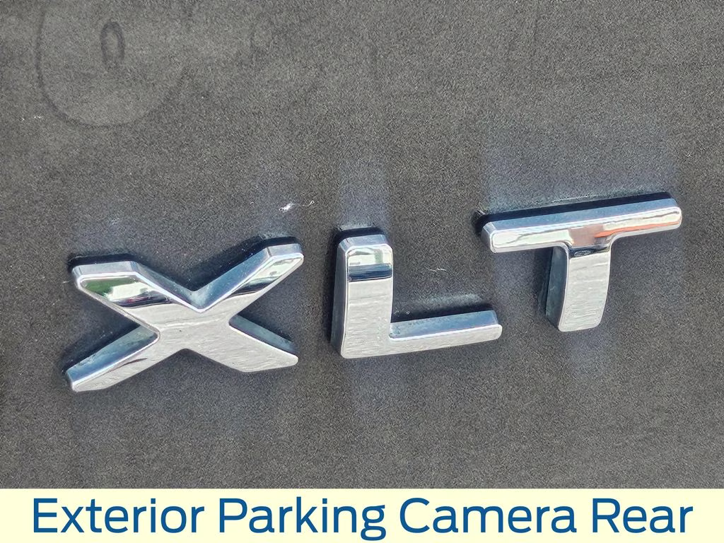 2019 Magnetic Metallic Ford Explorer XLT FWD SUV