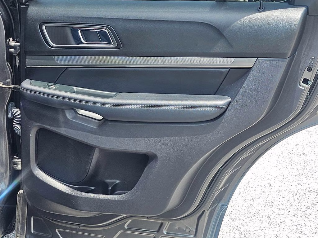 2019 Magnetic Metallic Ford Explorer XLT FWD SUV