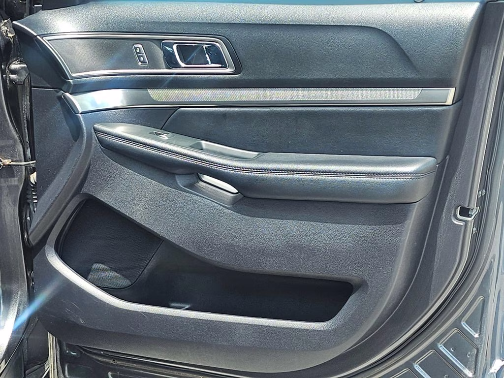 2019 Magnetic Metallic Ford Explorer XLT FWD SUV