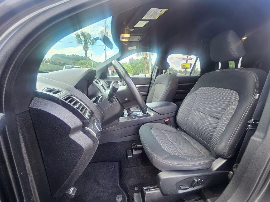 2019 Magnetic Metallic Ford Explorer XLT FWD SUV
