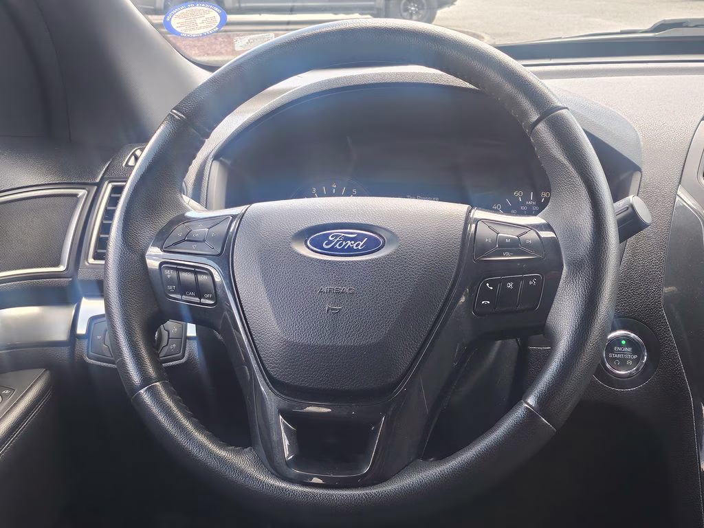 2019 Magnetic Metallic Ford Explorer XLT FWD SUV
