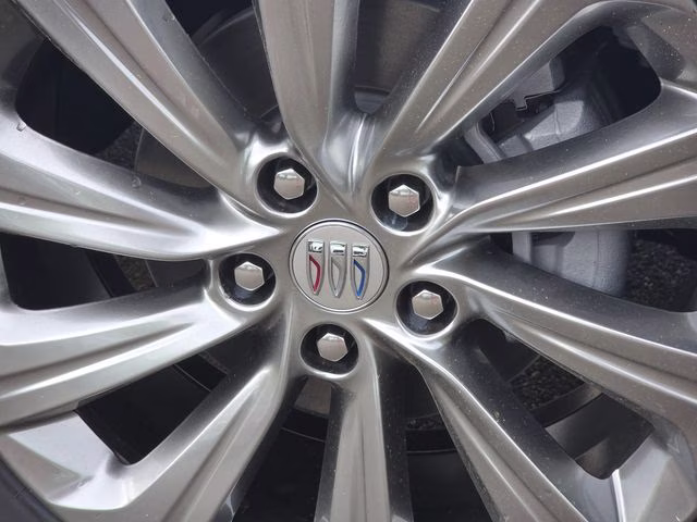 2026 White Frost Tricoat Buick Envista Avenir FWD SUV