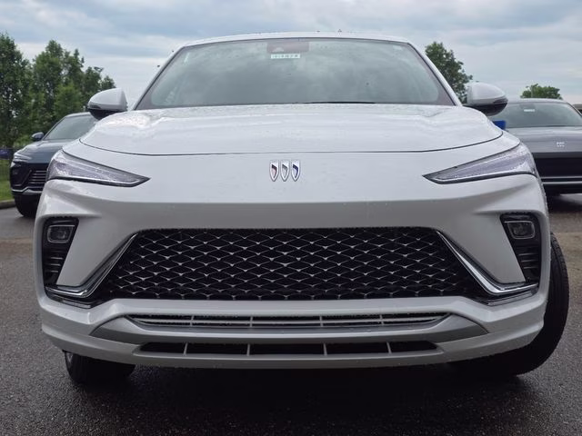 2026 White Frost Tricoat Buick Envista Avenir FWD SUV