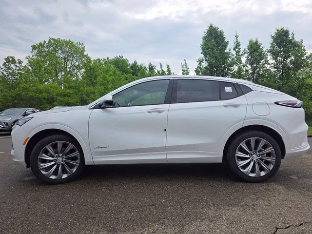 2026 White Frost Tricoat Buick Envista Avenir FWD SUV