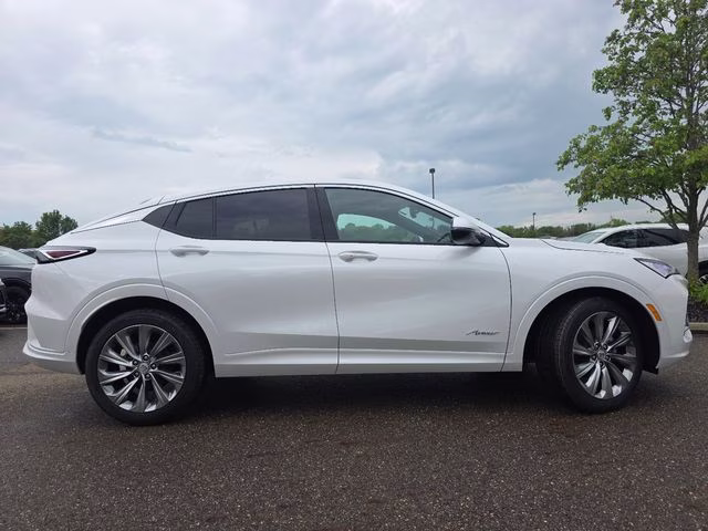 2026 White Frost Tricoat Buick Envista Avenir FWD SUV