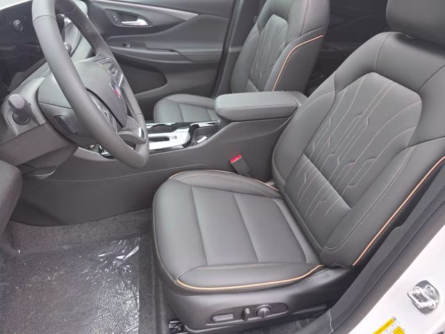 2026 White Frost Tricoat Buick Envista Avenir FWD SUV