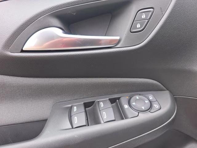 2026 White Frost Tricoat Buick Envista Avenir FWD SUV
