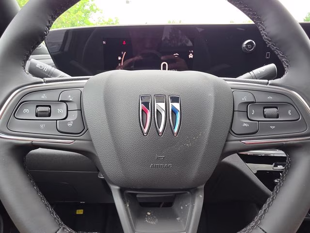 2026 White Frost Tricoat Buick Envista Avenir FWD SUV