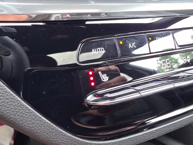 2026 White Frost Tricoat Buick Envista Avenir FWD SUV