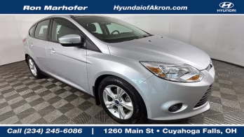 2014 Ingot Silver Ford Focus SE FWD Hatchback