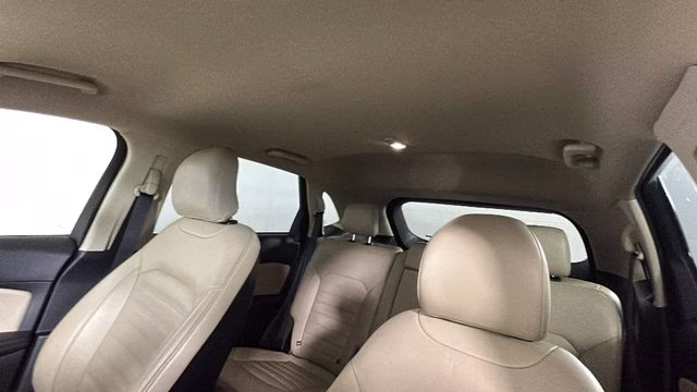 2018 White Platinum Clearcoat Metallic Ford Edge SEL AWD SUV