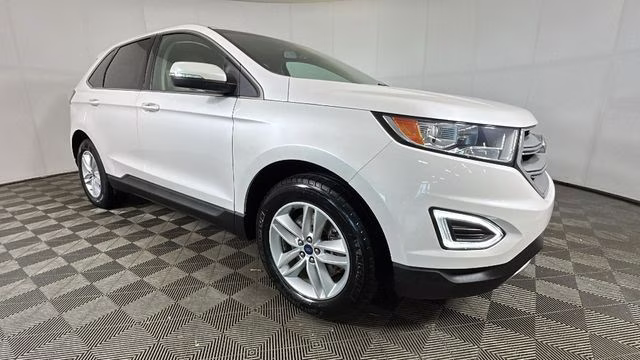 2018 White Platinum Clearcoat Metallic Ford Edge SEL AWD SUV