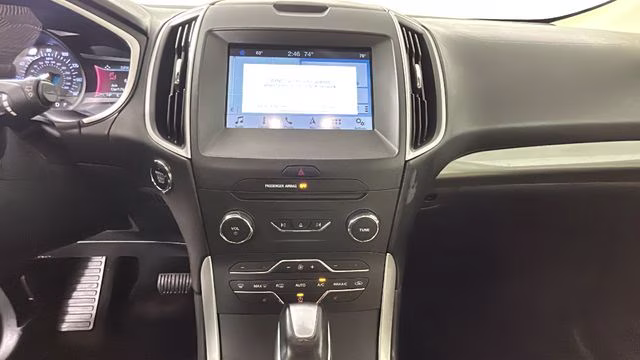 2018 White Platinum Clearcoat Metallic Ford Edge SEL AWD SUV