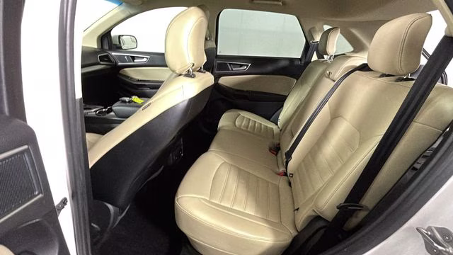2018 White Platinum Clearcoat Metallic Ford Edge SEL AWD SUV