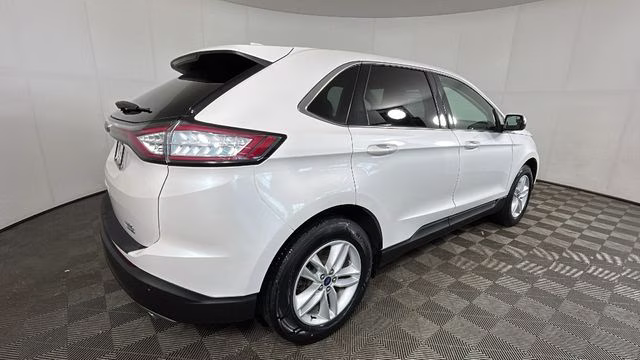 2018 White Platinum Clearcoat Metallic Ford Edge SEL AWD SUV