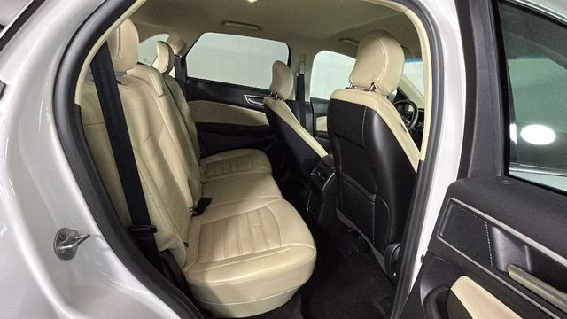 2018 White Platinum Clearcoat Metallic Ford Edge SEL AWD SUV