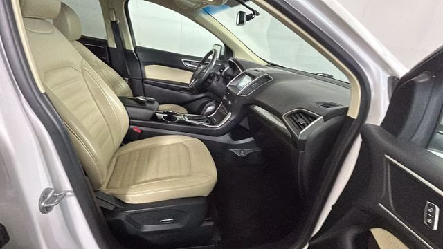 2018 White Platinum Clearcoat Metallic Ford Edge SEL AWD SUV