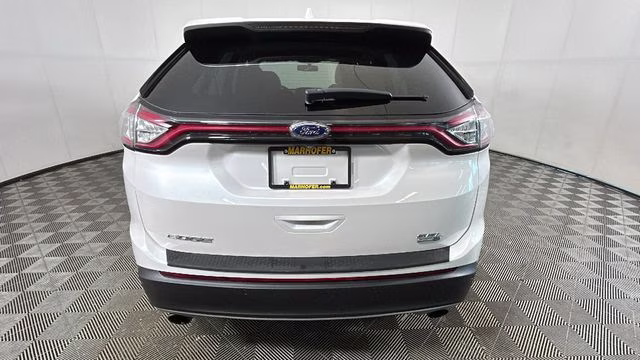 2018 White Platinum Clearcoat Metallic Ford Edge SEL AWD SUV