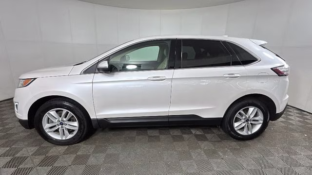 2018 White Platinum Clearcoat Metallic Ford Edge SEL AWD SUV