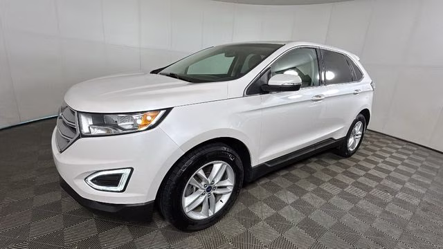 2018 White Platinum Clearcoat Metallic Ford Edge SEL AWD SUV