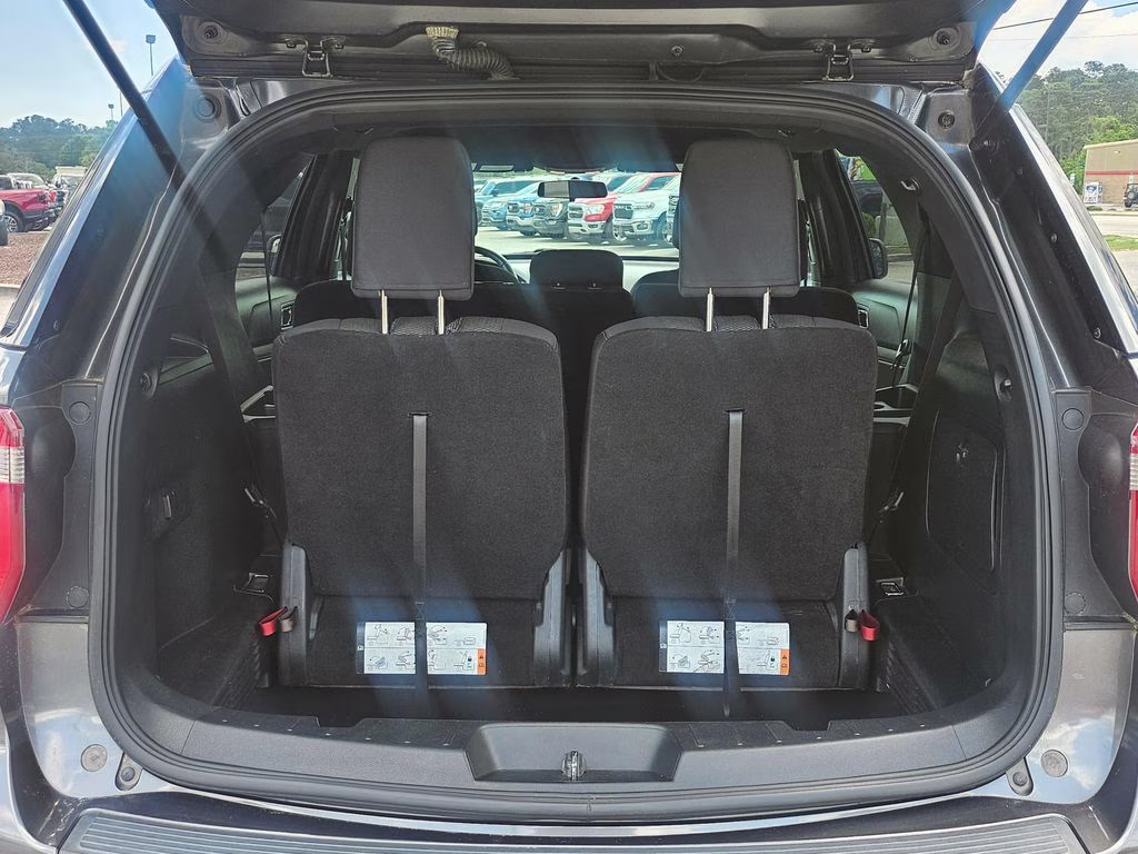 2019 Magnetic Metallic Ford Explorer XLT FWD SUV