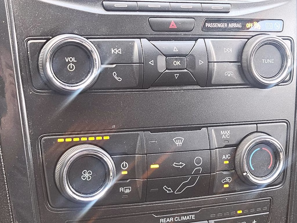 2019 Magnetic Metallic Ford Explorer XLT FWD SUV