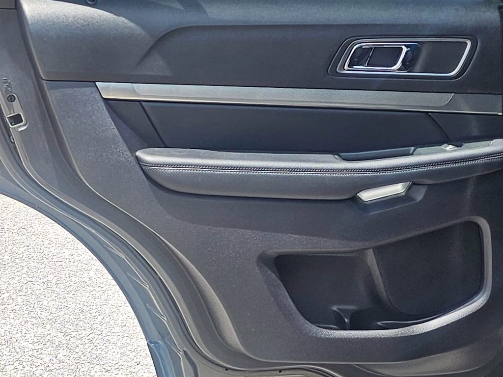 2019 Magnetic Metallic Ford Explorer XLT FWD SUV