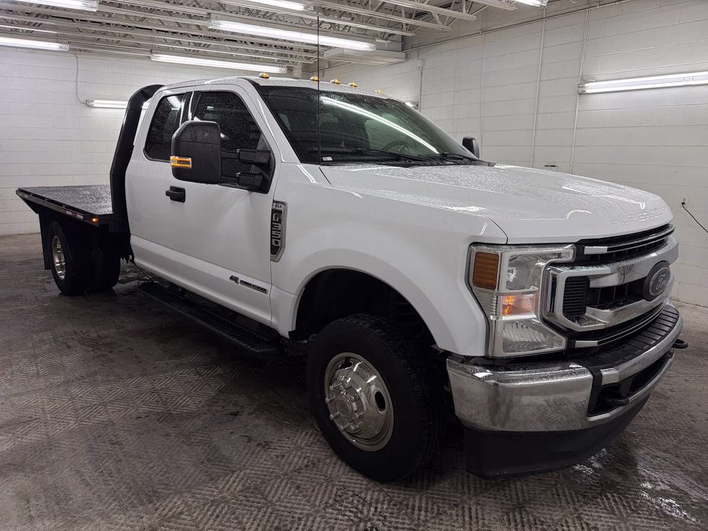 2022 Oxford White Ford Super Duty F-350 DRW XLT 4X4 Chassis