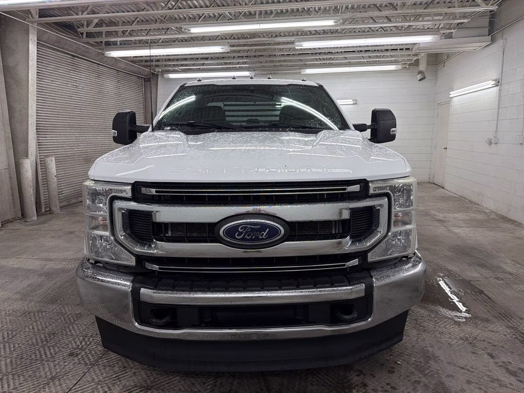 2022 Oxford White Ford Super Duty F-350 DRW XLT 4X4 Chassis