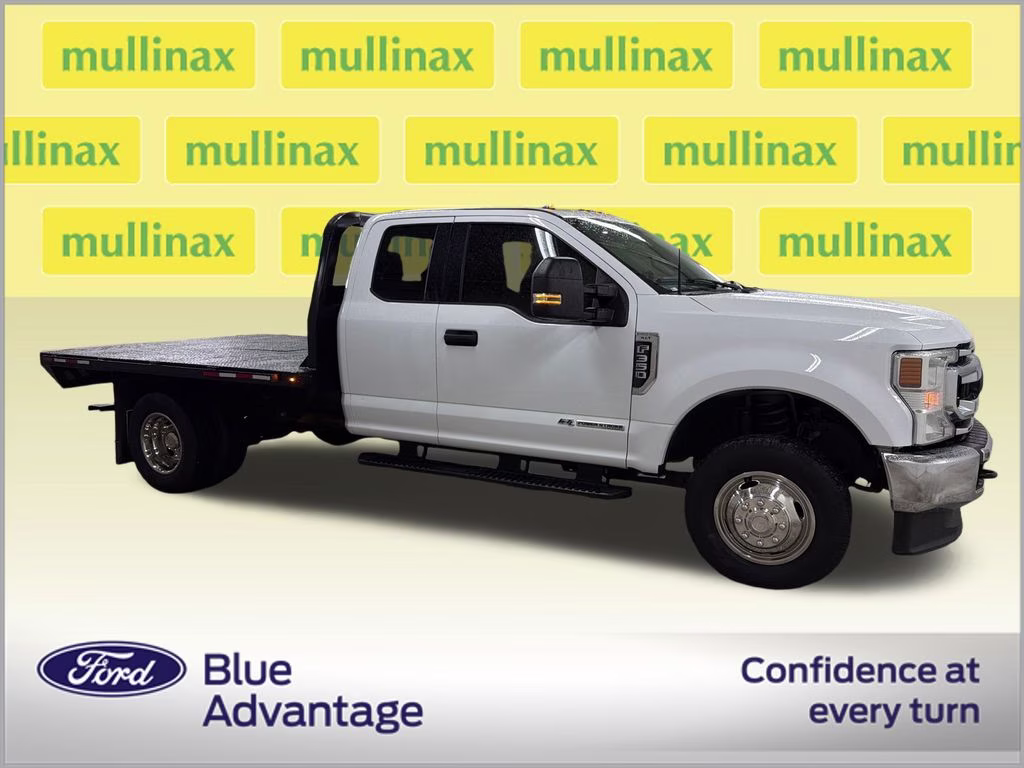 2022 Oxford White Ford Super Duty F-350 DRW XLT 4X4 Chassis