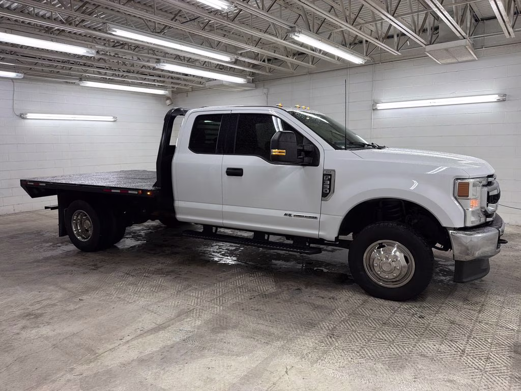 2022 Oxford White Ford Super Duty F-350 DRW XLT 4X4 Chassis