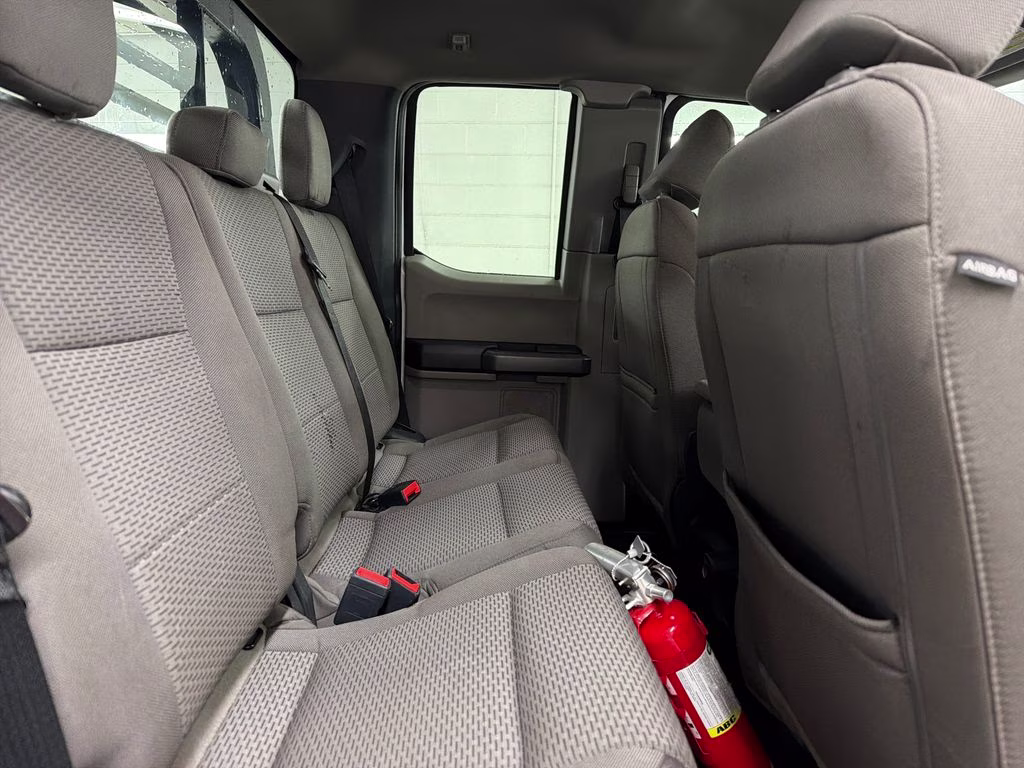 2022 Oxford White Ford Super Duty F-350 DRW XLT 4X4 Chassis